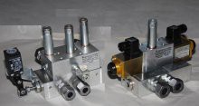 Distributors for two-line lubrication systems